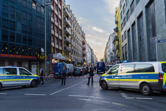 Die Polizei am Tattag im Frankfurter Bahnhofsviertel.