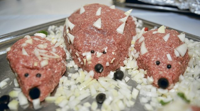 “Eat forcibly healthy”-Y-collective: God lives in minced meat