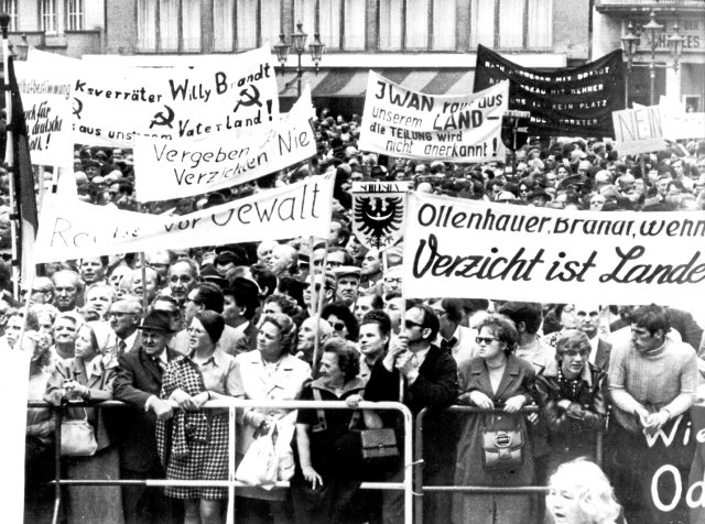 Damals noch mit deutlichen Worten: 1972 in Bonn protestierten au...