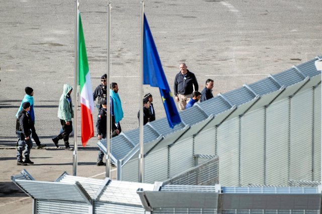 Januar 2025: Italien verfrachtet Geflüchtete illegal nach Shengi...