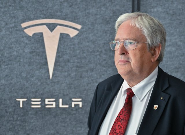 Den Spitznamen »Mr. Tesla« bekam Steinbach für seine Rolle bei der Ansiedlung des Unternehmens in Grünheide. Zwischen Ankündigung durch Elon Musk und Baubeginn lagen nur wenige Monate.