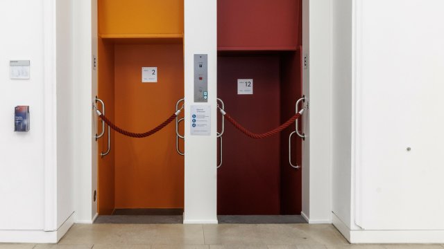 Endstation? Paternoster sind nicht gerade barrierefrei. Um Gebäu...