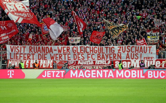 Kritik der Münchner Fans im Februar am Sponsorendeal des Vereins...