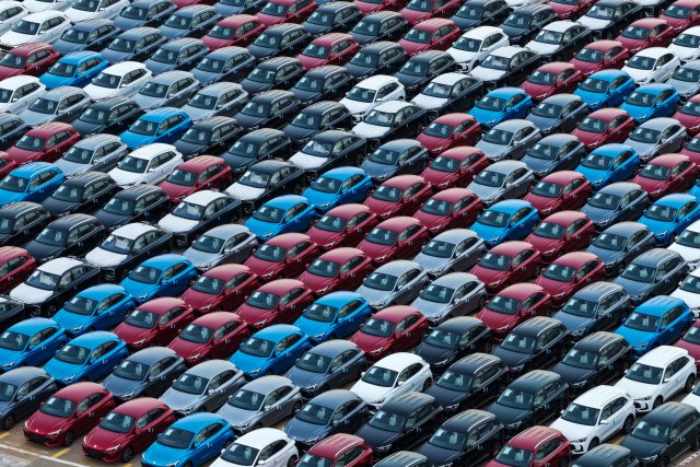 Globale Überkapazitäten: Neue MG-Fahrzeuge im chinesischen Hafen von Lianyungang