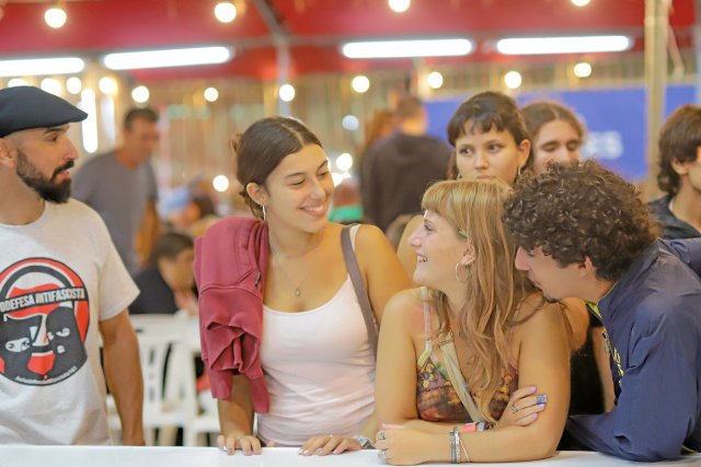 Das Fest der portugiesischen Kommunisten zieht viele junge Menschen an.