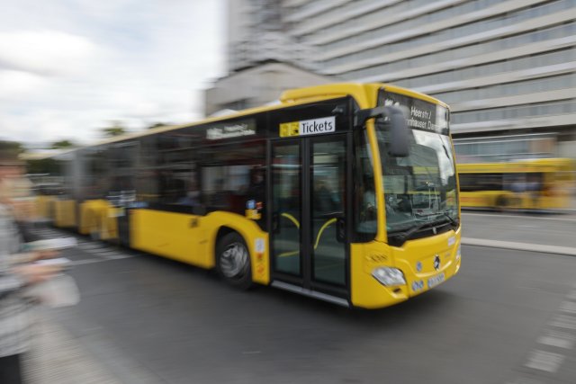 Das Sozialticket für Bus und Bahn in Berlin wird teurer.