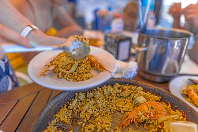 Der Reis ist der Star: Köche nennen Paella eines der schwierigsten Gerichte.
