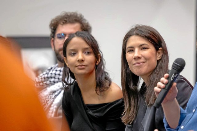 Andreia Galvão (l.) nimmt im Parlament den Platz von Mariana Mortágua (r.) ein.