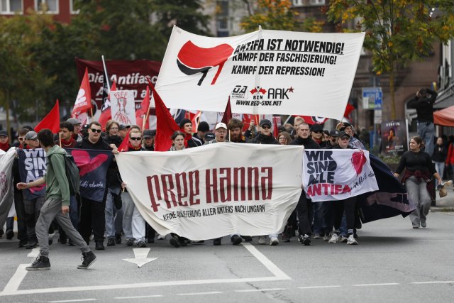 Rund 1200 Menschen gingen am 27. September in Nürnberg aus Solidarität für die am Freitag zu fünf Jahren Haft verurteilte Antifaschistin Hanna S. auf die Straße.