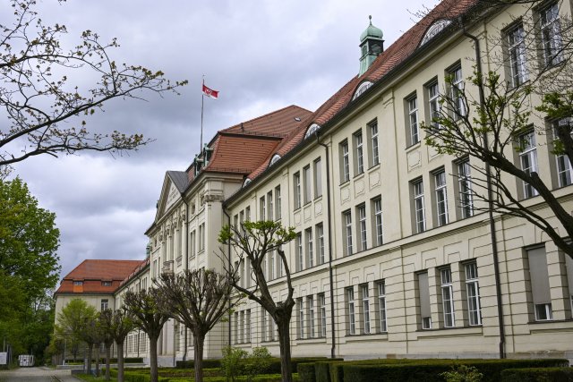 Heute die Staatskanzlei, von 1933 bis 1945 Nationalpolitische Erziehungsanstalt der Nazis