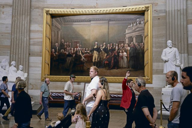 Besucher der Rotunde des US-Kapitols auf dem Capitol Hill in Washington
