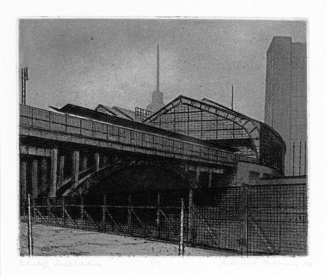 Manfred Butzmann, Bahnhof Friedrichstraße (aus der Mappe: Steinernes Berlin I), 1982