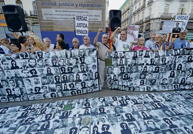 Demonstration in Madrid für eine angemessene Erinnerung an die Opfer und Vermissten der Diktatur unter Francisco Franco