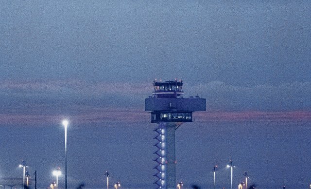 Am Flughafen BER gab es 2025 fünf Drohnenvorfälle, die den Flugv...