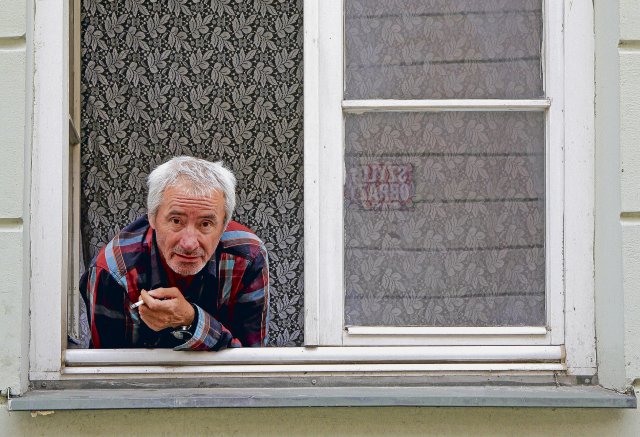 Keine Hobbys zu haben, außer am Fenster zu sitzen, hat etwas ung...