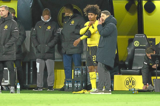 Trainer Niko Kovac (r.) hätte mit Unruhestifter Karim Adeyemi fa...