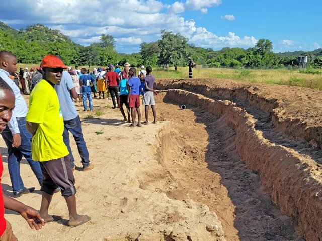 »Wasserernte«: Kleine Dämme und Sickergräben fangen das Wasser auf.