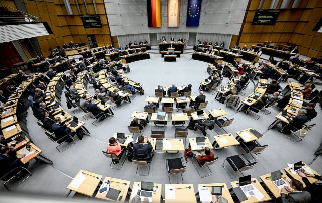 Grüne und Linke verständigten sich auf eine erneute Vertagung ih...