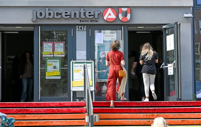 Der Gang zum Jobcenter wird für viele Betroffene künftig mit einer Angst verbunden sein. Die schwarz-rote Koalition will die Sanktionen drastisch verschärfen.