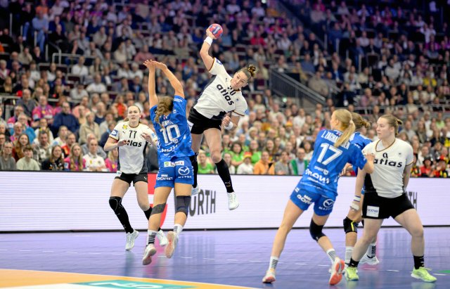 Emily Vogel (3.v.l.) will nach vielen bitteren Erfahrungen mit d...