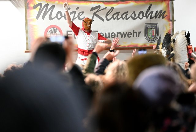 Junge Männer am Freitag bei der Feuerwehr auf Borkum.