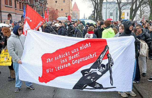 Bundesweite Demonstrationen am 05.12.2025 gegen die Wehrdienstpl&auml;ne der schwarz-roten Koalition