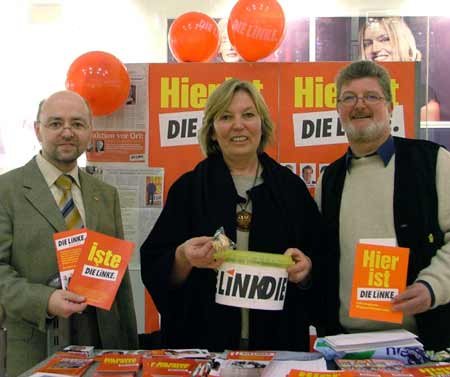 Wahlkampfstand der Hamburger Linkspartei mit Spitzenkandidatin Heyenn