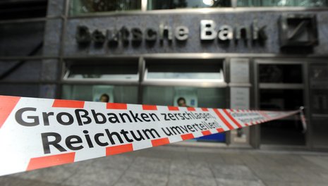 In Deutschland gab es anlässlich des EU-weiten Protesttages – wie hier in Berlin – Aktionen vor und in Bankfilialen. ND-
