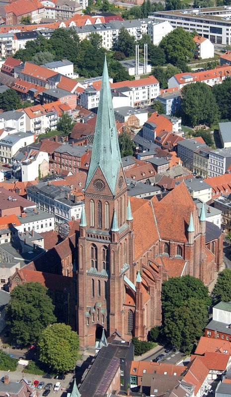 Der Dom am Schweriner Markt soll zum Geistlichen Zentrum der neuen Nordkirche werden.