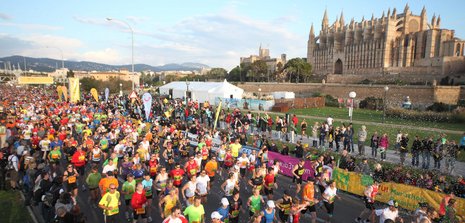 Zwischen Mittelmeer und Kathedrale: Der Gewinner unseres Hauptpreises kann 2010 beim Mallorca-Marathon dabei sein.