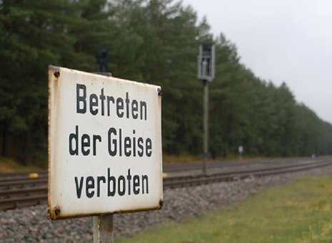 Die Gleisanlagen vor dem Zwischenlager in Lubmin. Demnächst wird das Verbot politisch motiviert sein. Doch ob das der Sicherheit dient?