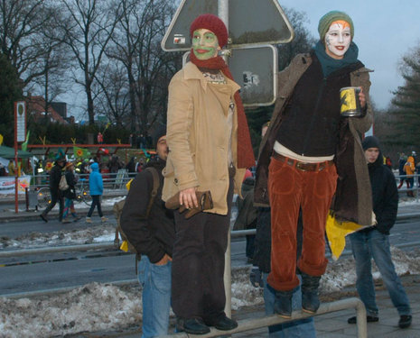 Gut gelaunt starteten diese Greifswalderinnen in die Proteste.