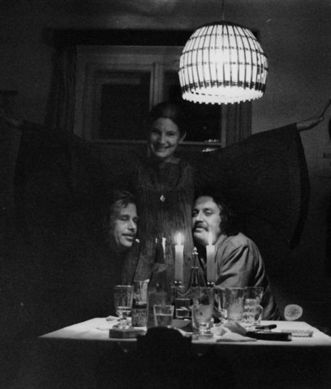 »Seelenverwandte« &ndash; links Vaclav Havel, rechts Pavel Kohout, in der Mitte dessen Frau Jelena