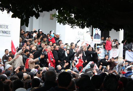 Anwälte aus Kasserine protestieren vor dem Regierungssitz in Tunis.