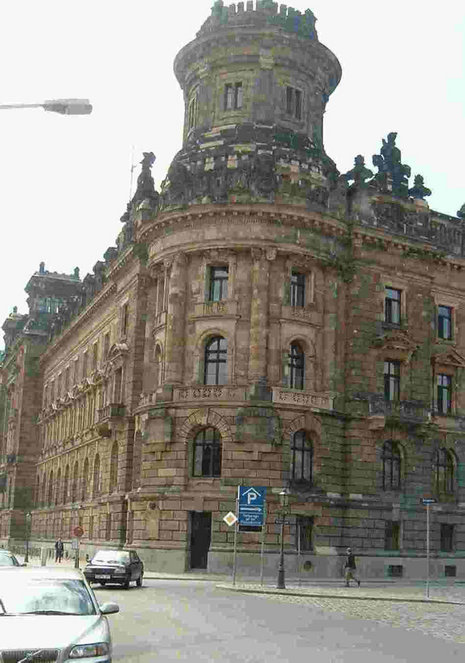 Täterort: Polizeidirektion Mitte und früheres Gestapogefängnis in der Dresdner Schießgasse 7