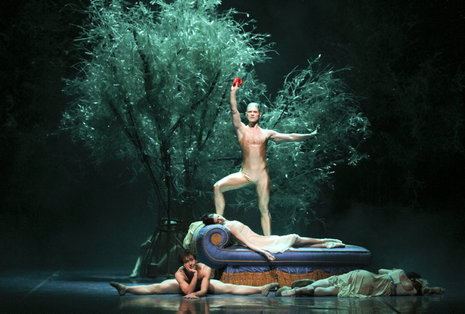 »Ein Sommernachtstraum« von John Neumeier wird am 8. März um 19.30 Uhr wieder in der Hamburgischen Staatsoper aufgeführt. Die Uraufführung 1977 erarbeitete Neumeier mit seinem heutigen Ersten Ballettmeister Kevin Haigen in der Rolle des Puck.