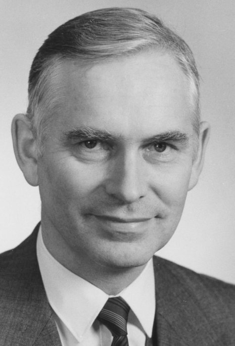 Dr. Heinz-Dieter Winter, Jg. 1934, war Botschafter der DDR in Tunesien, Syrien und Jordanien; er ist Mitglied der Initiative »Diplomaten für den Frieden mit der Islamischen Welt«