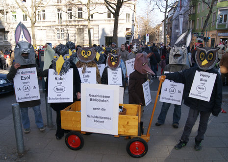 Auch der Wiesbadener Fastnachtsumzug wurde bereits f&#252;r den Protest gegen die Schuldenbremse genutzt.