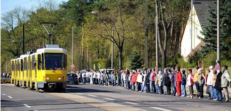 Die Tram soll bleiben &#8211; Tausende standen am Samstag direkt an ihrer Strecke