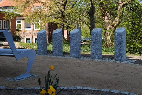 Der neue Gedenkplatz in Dannenberg, dessen f&#252;nf Stelen an die Opfer des Faschismus in der nieders&#228;chsischen Stadt erinnern sollen.