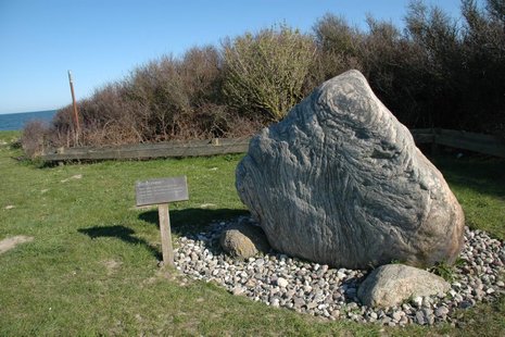 Ein riesiger Stein kennzeichnet den südlichsten Zipfel Dänemarks.