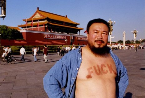 Falsches, richtiges Leben: Auch für Ai Weiwei hätte es eine Alternative gegeben (unten).