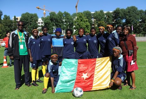 Im Folgenden Szenen aus dem Spiel zwischen Kamerun und Frankreich am 28.06.11, welches die Europäerinnen mit 5:2 für sich entschieden haben.