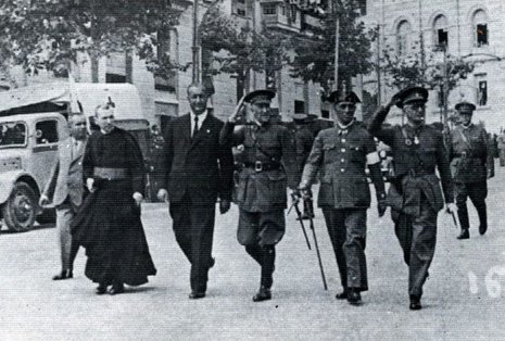 Der Klerus marschiert vereint mit Putschisten und Guardia Civil durch Palma