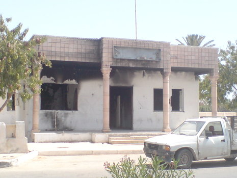 Ausgebranntes RCD-Lokalbüro in Südtunesien