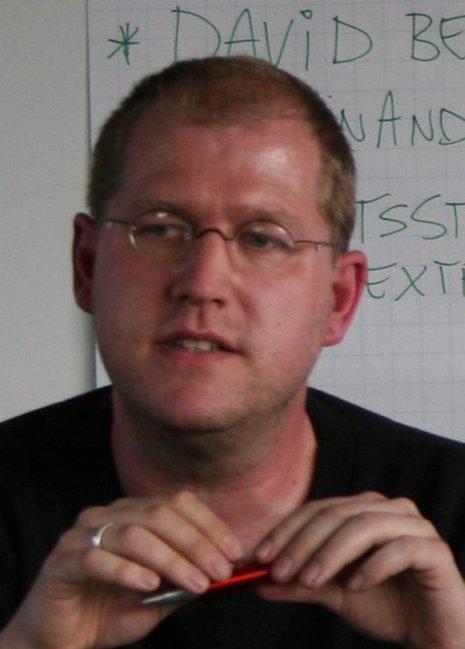 David Begrich ist Mitarbeiter der Arbeitsstelle Rechtsextremismus bei Miteinander e.V. in Magdeburg.