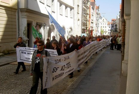 Seit etlichen Jahren erinnern Antifaschisten an die Opfer der Regensburger KZ-Außenstelle.