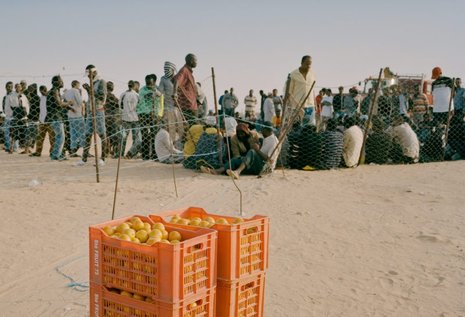 Die Versorgung mit Lebensmitteln im Flüchtlingslager Shousha funktioniert (oben). Was den Menschen fehlt, sind Perspektiven über das Lagerleben hinaus.