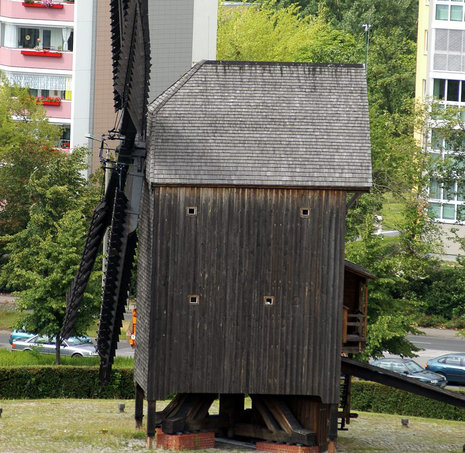 Bezirk der Gegensätze. Symbol für Grün versus »Plattencharme«: die Mühle im Dorf Alt-Marzahn.