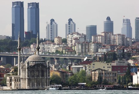 Tradition und Moderne: Die Skyline von Istanbul
